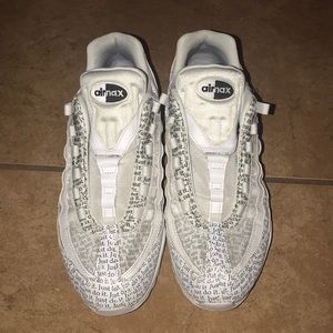 Selling a pair of Air Max 95 “Just do it”